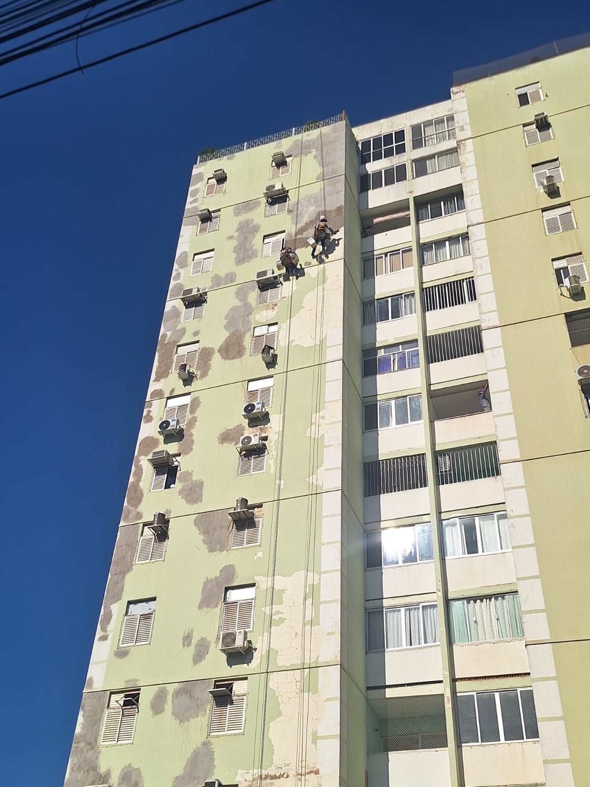 Reforma e pintura predial de prédio em Cuiabá - vista 2